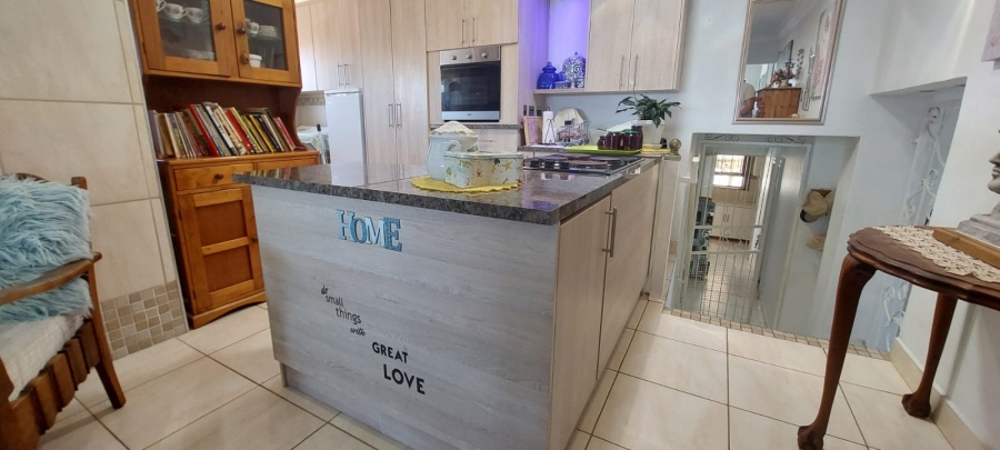 4 Bedroom Property for Sale in Wavecrest Eastern Cape